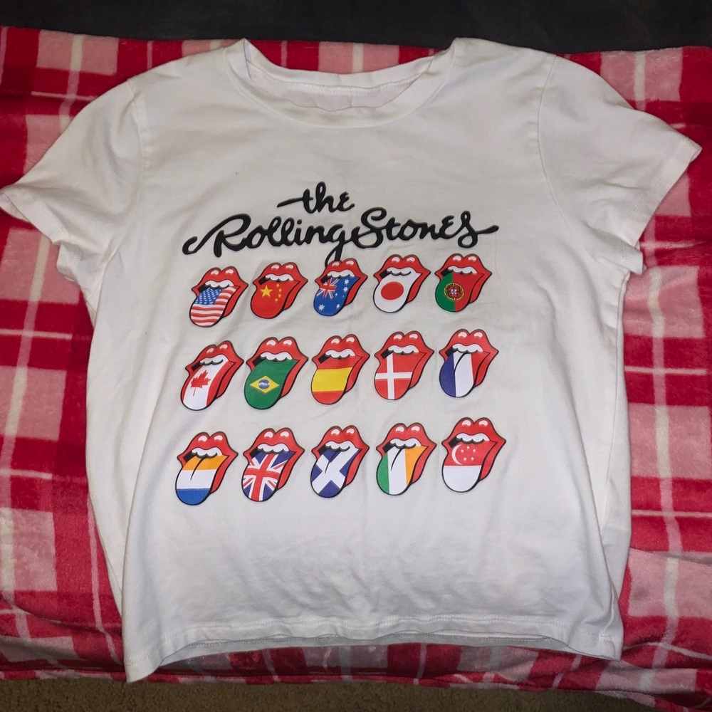 ✨3 FOR $13✨ Rolling Stones Cropped TShirt